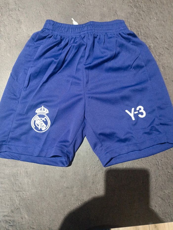 Tenue foot Real Madrid violet 120ans. T.18 - photo numéro 3