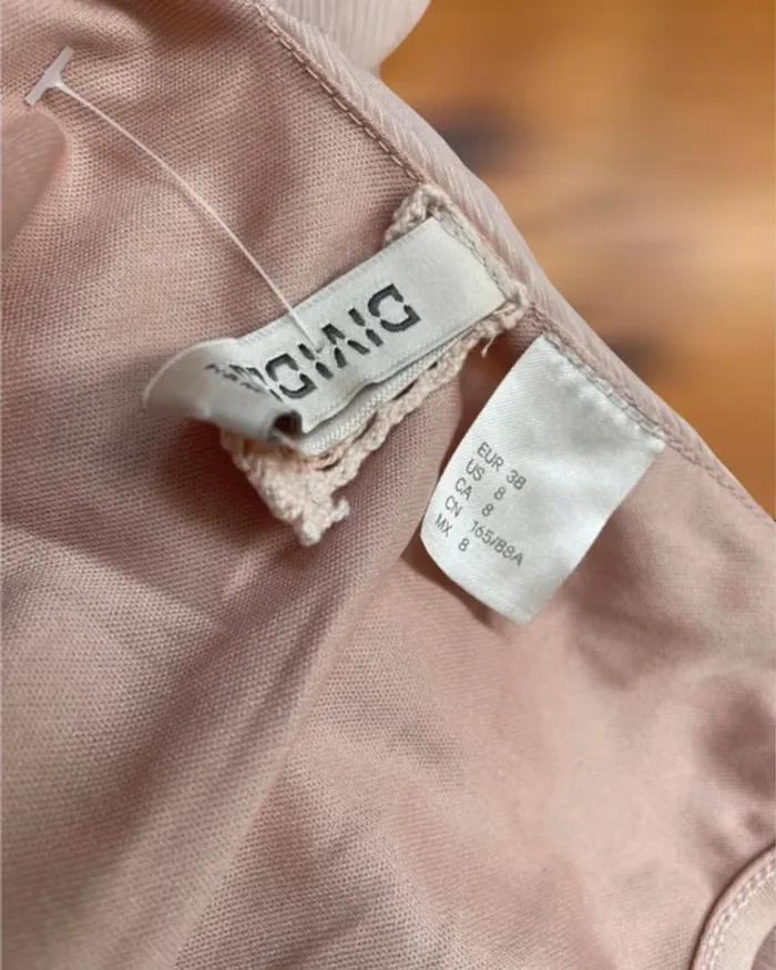 Robe rose poudré fluide épaule dénudé élégante H&M - photo numéro 4