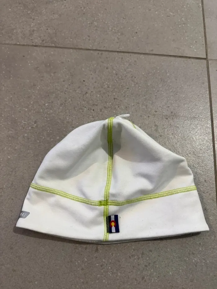 Bonnet blanc Pearl Izumi, taille unique, très bon état - photo numéro 3
