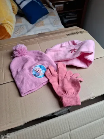 Magnifique ensemble de bonnet Disney et gant