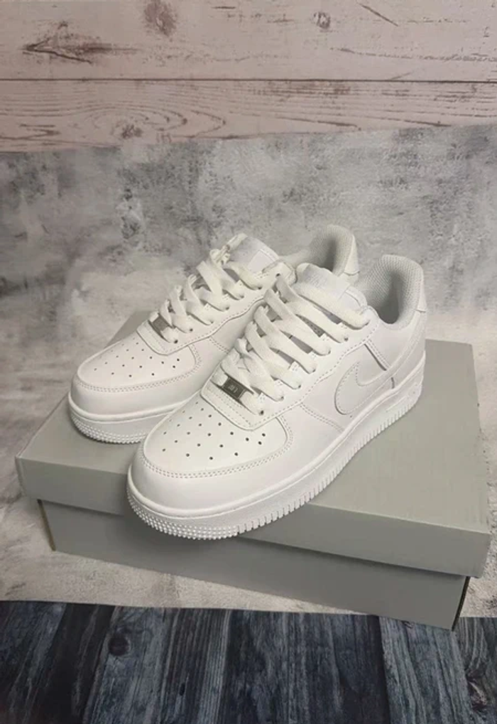 Nike Air Force 1 Low'07 Blanc 37.5 - photo numéro 3