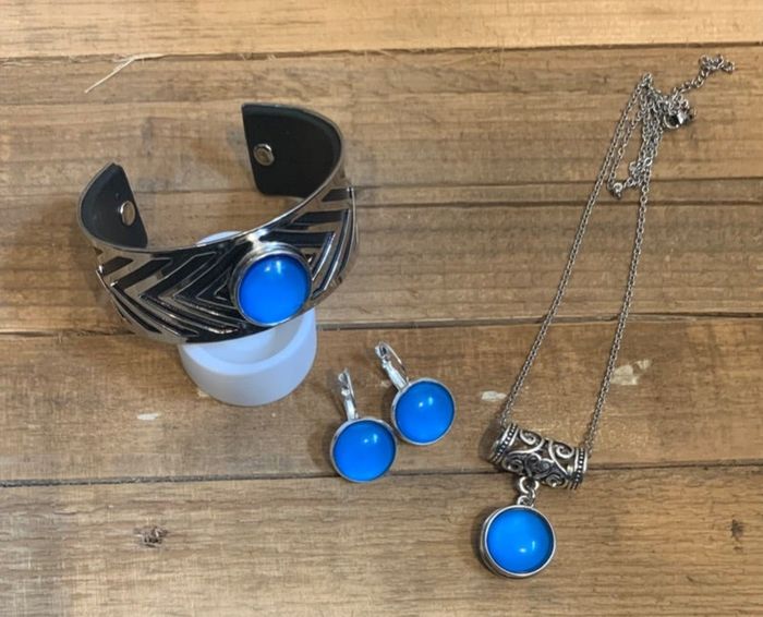 Parure de bijoux bleue