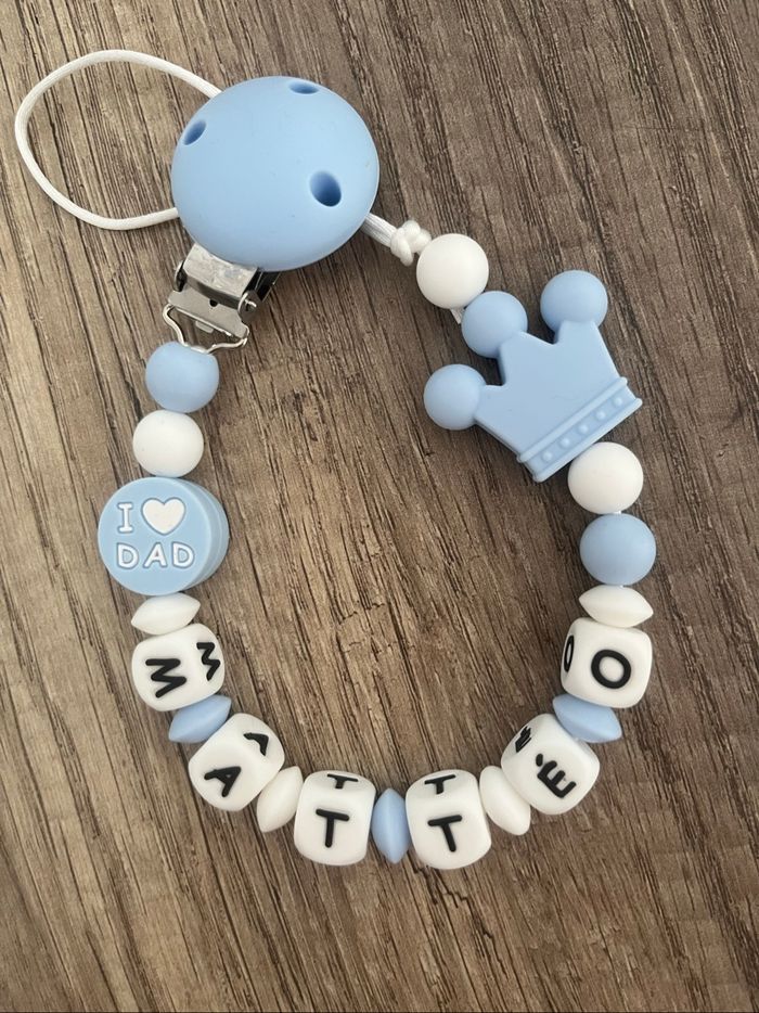 Attache tétine personnalisée couronne bleu ou rose - photo numéro 2