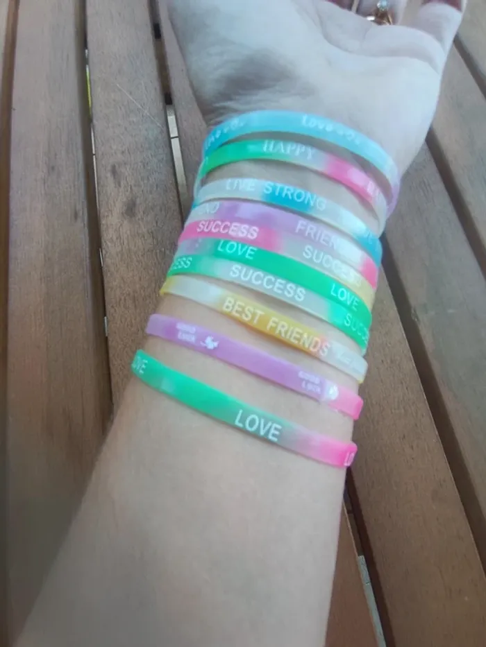 Lot 10 bracelets fluorescents - photo numéro 2