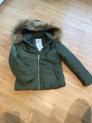 6 ans - Veste doudoune toute neuve avec étiquette - taille bien correctement