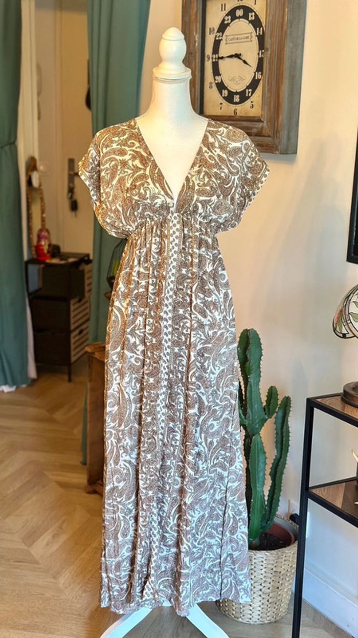 Robe longue fluide bleu à motif cachemire beige écru – Taille unique