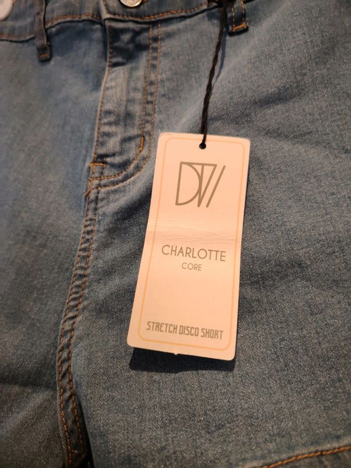 Short neuf avec étiquette - photo numéro 2