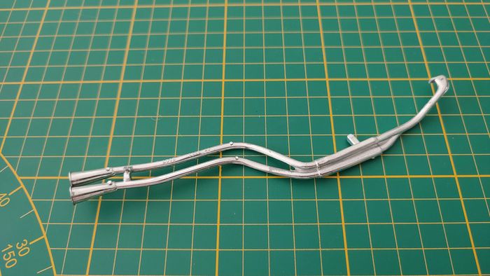 Ligne échappement droite pièce miniature Ferrari 250 testa rossa 1957 Burago Bburago 1/18 #B59 - photo numéro 2