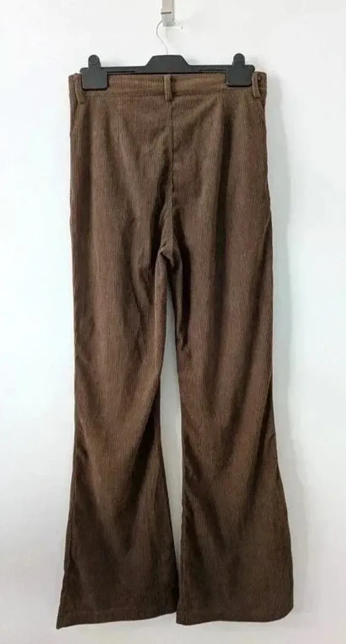 Pantalon neuf évasé côtelé brodées - taille 38/40 - photo numéro 2