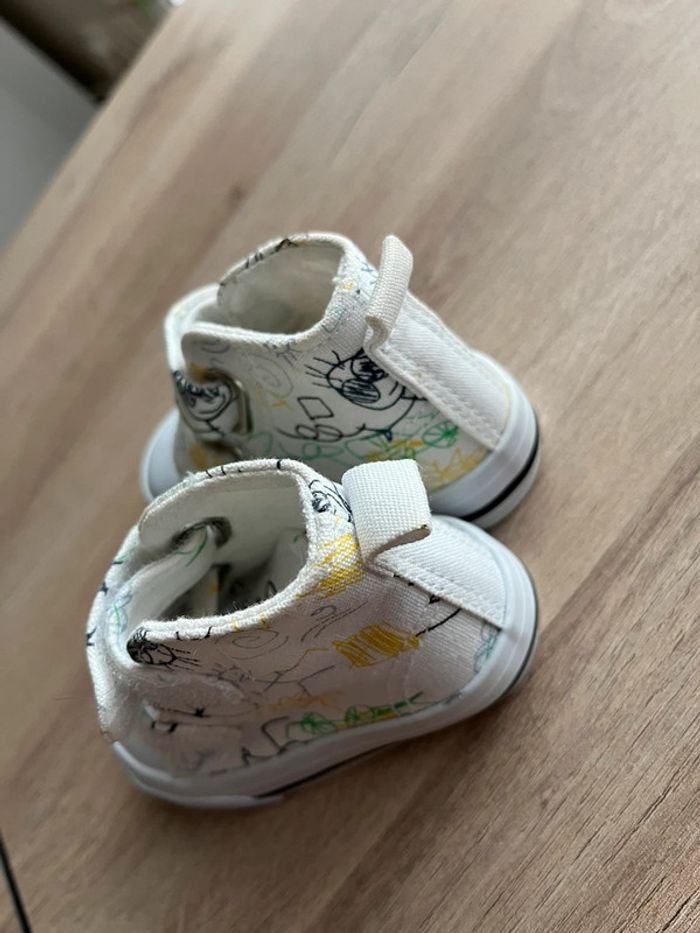 Chaussures enfant taille 19 - photo numéro 2