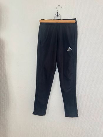 Jogging Adidas enfants 9-10 ans en très bon  état 👟