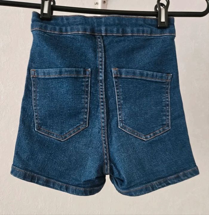 Short en jean.
Don't call me. Jennyfer.
Taille : 32. - photo numéro 3