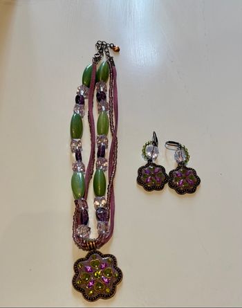 Parure verte & violette– Collier et boucles d’oreilles assortis