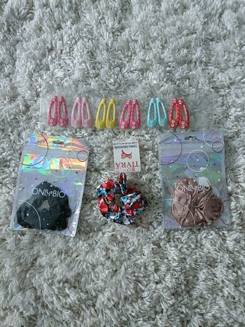 Lot accessoires cheveux (6 paires de barrettes et 3 chouchous)