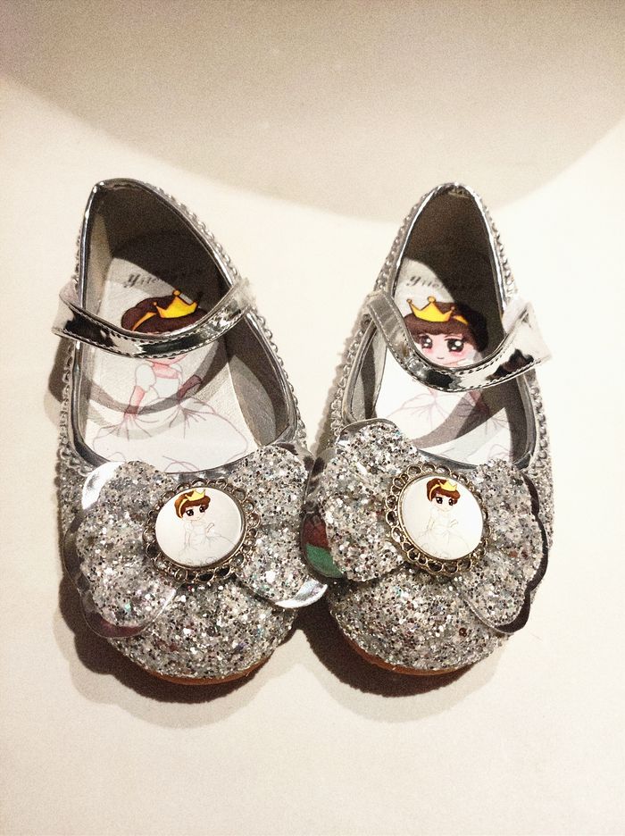 Chaussure princesse paillettes argentees 32