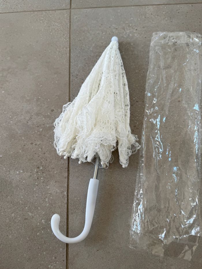 Petit parapluie blanc, neuf, 44cm longueur