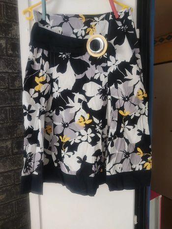 Jupe fleurie noire et jaune