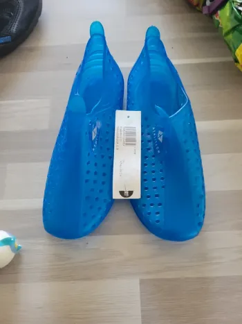 Chaussures d'eau neuves