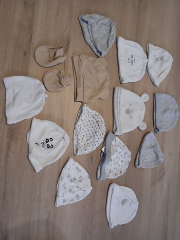 Lot bonnet/chaussette/chausson