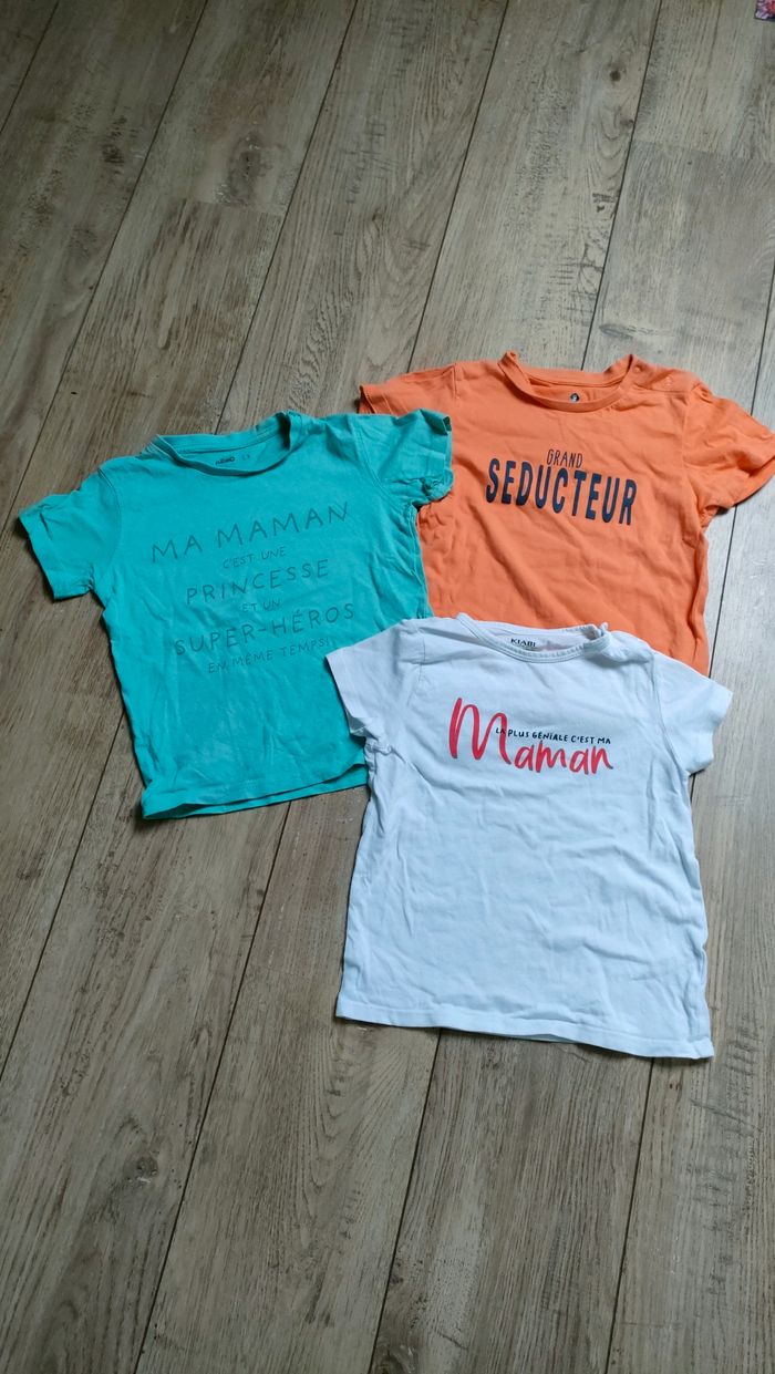 Lot de 3 tee-shirts taille 3 ans.
