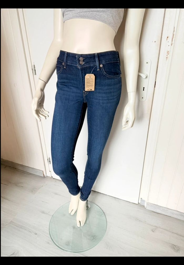 Jean Levi’s 711 Skinny – Taille 26/32 – Bleu brut – Neuf avec étiquette - photo numéro 4
