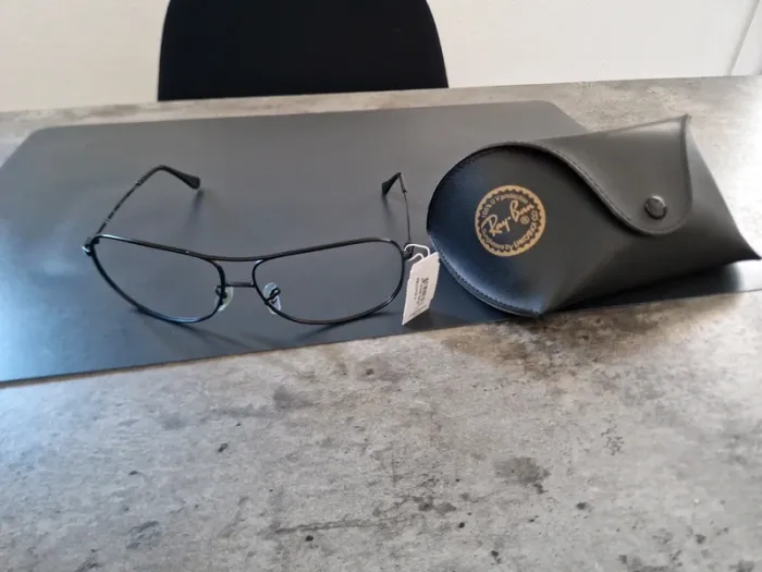 Monture lunettes Ray-Ban noire avec étui