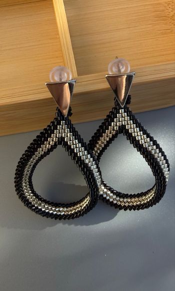Boucles d’oreilles Miyuki fait main – noir ,argenté – design élégant – idée cadeau