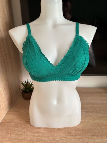 Soutien gorge Etam numéro 8 triangle taille 85D vert