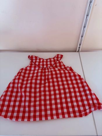 Haut à carreau rouge