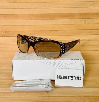 Paire de lunettes de soleil P*69-3