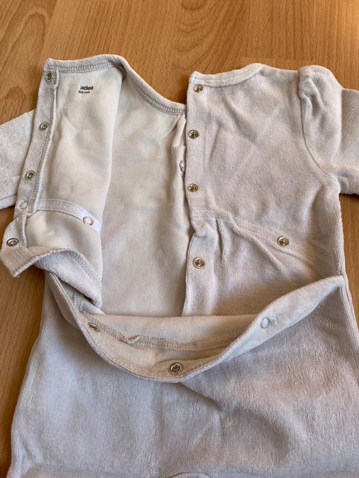 Beau pyjama en velours 1 pièce/grenouillère grise Vertbaudet T. 3 mois/60 cm fille TBE - photo numéro 10