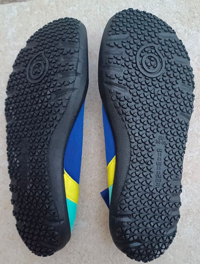Chaussures aquatiques enfant en 34-35 neuves - photo numéro 2