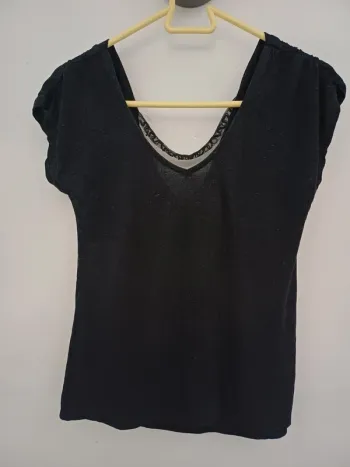 T-shirt col V