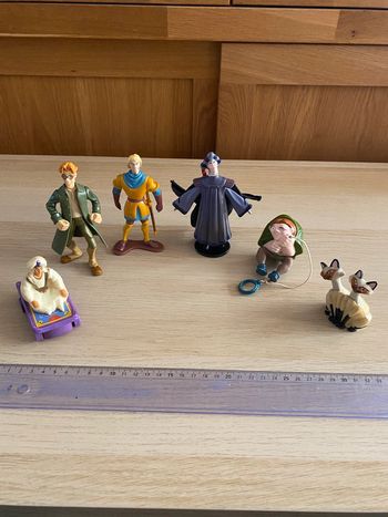 Jouets figurine Disney mc do donalds Aladdin Atlantide Milo bossu notre dame siamois