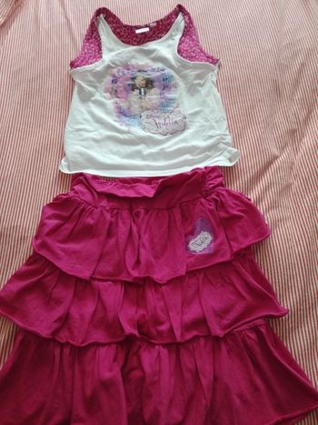 Ensemble jupe à volants et débardeur.