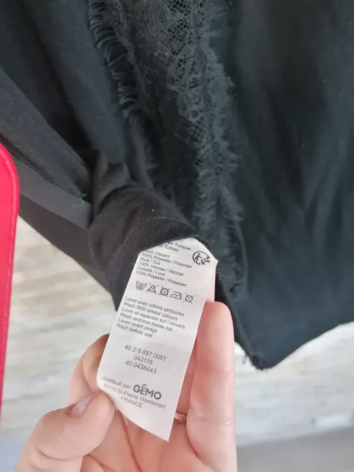 Blouse / haut noir  avec dentelle gemo taille 38 - photo numéro 12