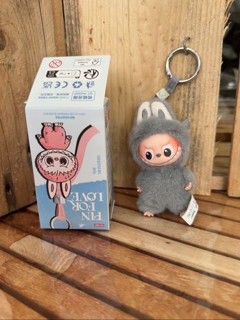 Pin for love lettre W Labubu Popmart