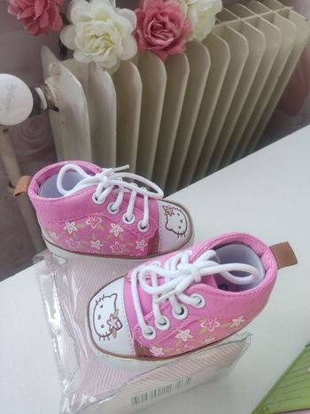 Lot 2 paires chaussures hello Kitty