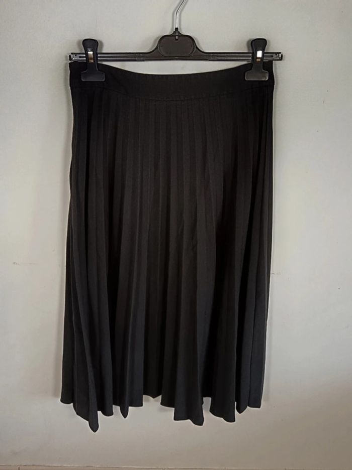 C25 jupe noir Stradivarius M - photo numéro 2