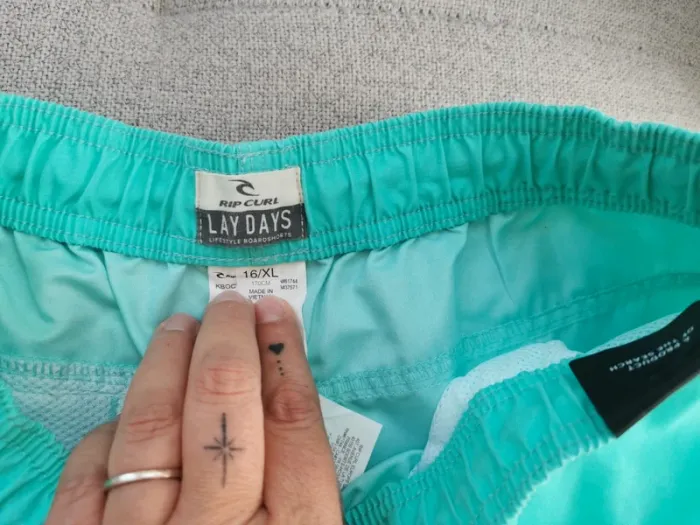 Short de bain Bermuda Ripcurl taille 16 ans ou S bleu vert  Neuf - photo numéro 2