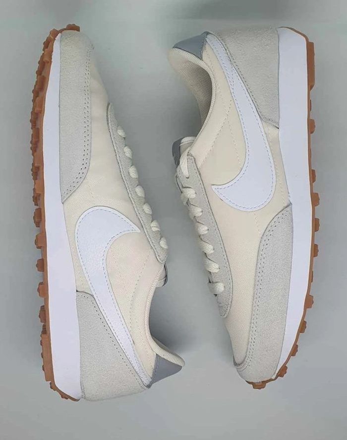 Baskets Nike neuves jamais portées dans leur boîte d'origine taille 37.5 - photo numéro 3