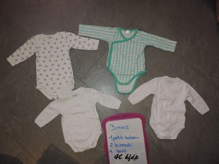 lot de 4 bodys taille 3 mois