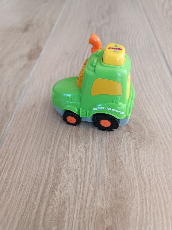 Clement tracteur des champs - photo numéro 3
