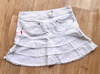 Minijupe blanche à trois volants de chez Morgan taille 34 en très bon état.