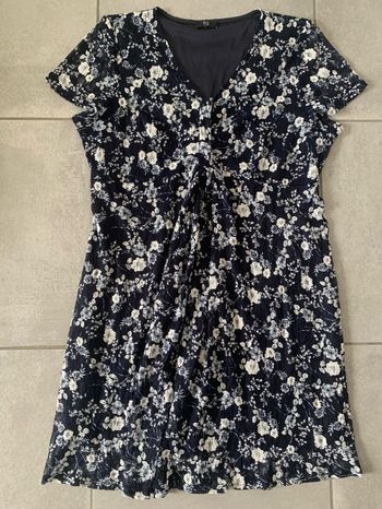 Jolie robe marine à fleurs Riu taille 42