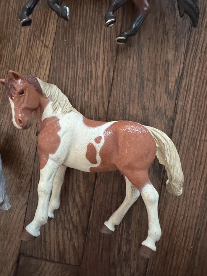 Lot 4 chevaux schleich Bon état - photo numéro 2
