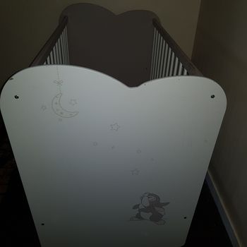 Lit à barreaux bébé