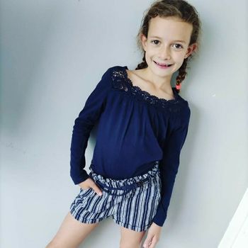 6 ans fille ensemble Teeshirt et short avec ceinture