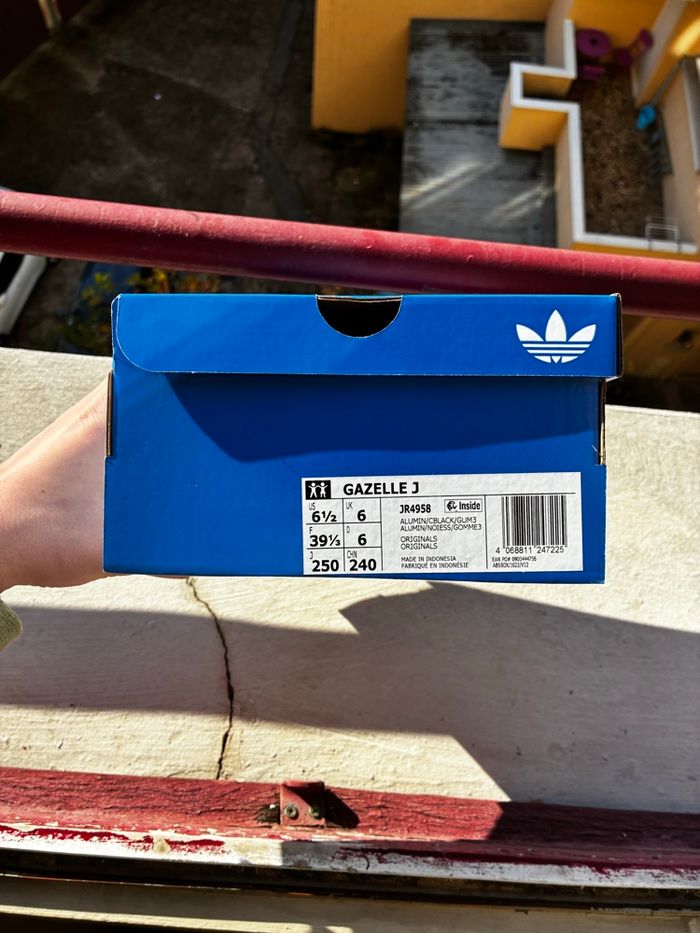 Adidas Gazelle Alumina/Core Black/Gum - Taille 39 - Neuves - photo numéro 9