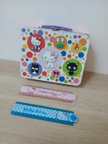 Boite en fer et 2 règles Hello Kitty